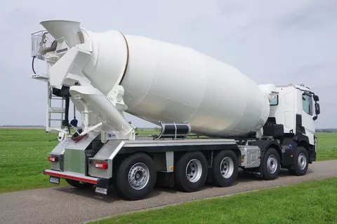 Renault C 10x4 49-tons naloopas met Liebherr 15m3 betonmixer