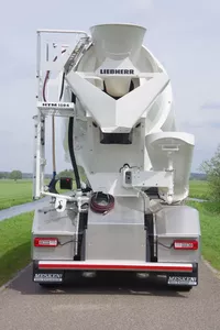 Renault C 10x4 49-tons naloopas met Liebherr 15m3 betonmixer Foto