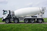 Renault C 10x4 49-tons naloopas met Liebherr 15m3 betonmixer Foto